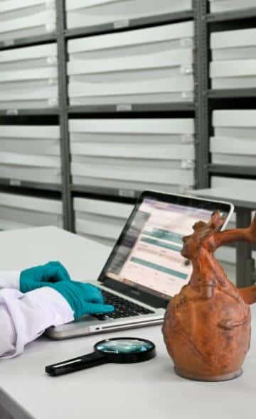 La catalogación de cerámica en El Brujo