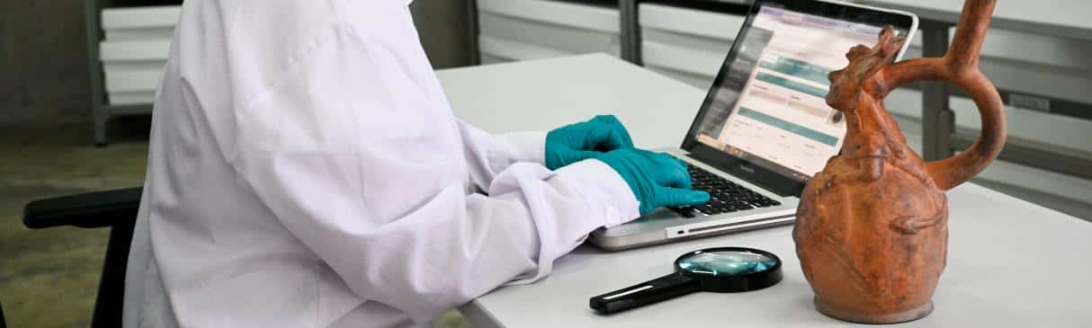 La catalogación de cerámica en El Brujo