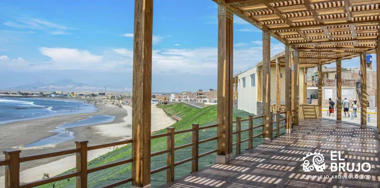 Playa Chicama: El Para&iacute;so de los Surfistas