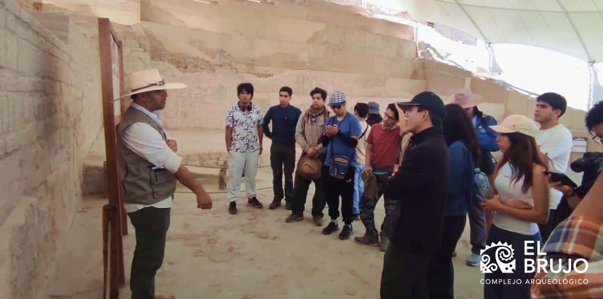 estudiantes de la pucp en el brujo