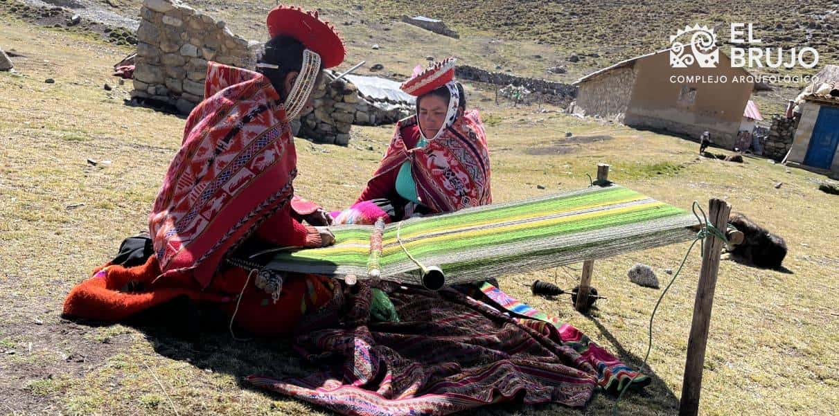 tejido-en-telar-hilos-que-tejen-identidad