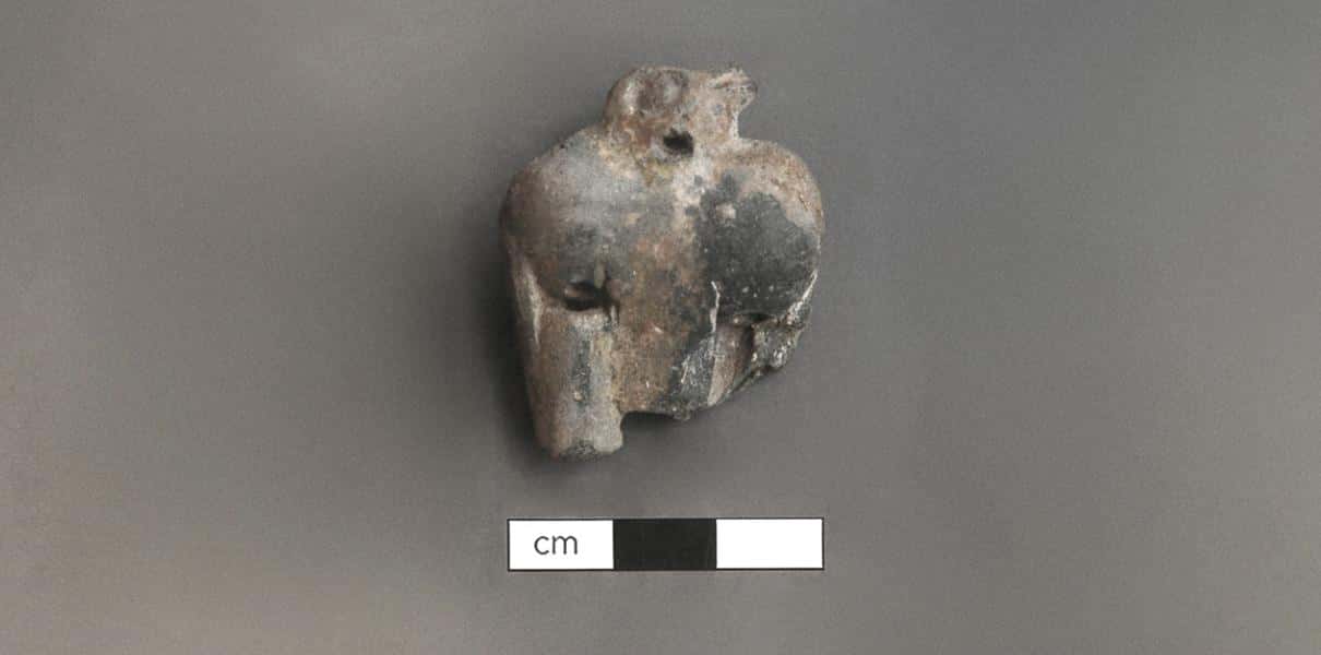 fragmento de tiesto esmaltado verde temprano